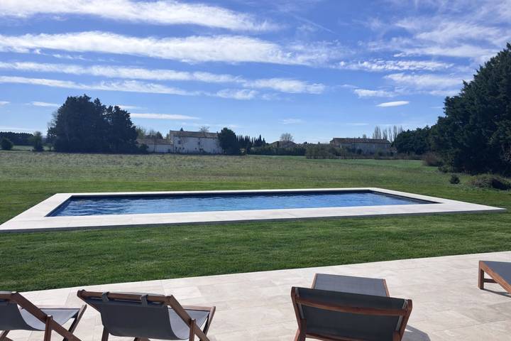 Location de vacances pour 8 personnes, avec piscine ainsi que jardin et terrasse à Althen-des-Paluds - 3