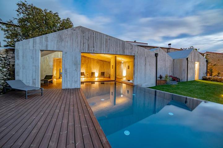 Location de vacances pour 2 personnes, avec Jacuzzi et Jardin ainsi que Piscine et Sauna dans Sabugal