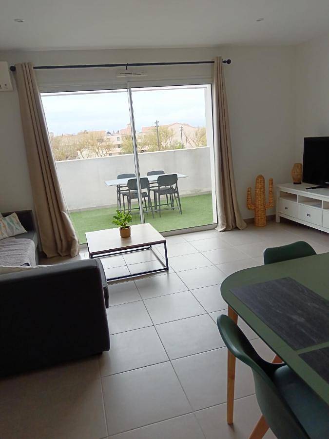 Appartement entier, Colombiers Escale à la Noria Appartement terrasse 4 personnes et garage in Colombiers, Côte d'Améthyste