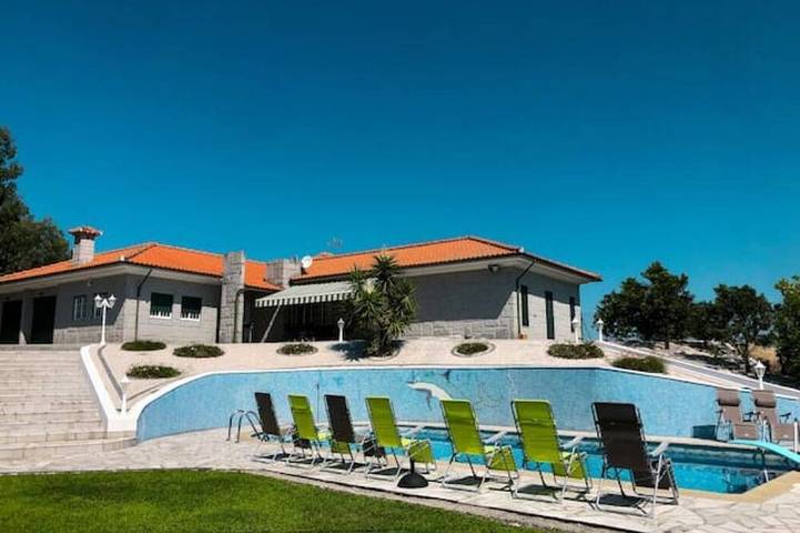Casa de férias para 12 pessoas, com jardim e terraço em Felgueiras