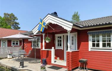 Ferienhaus für 4 Personen, mit Garten und Seeblick sowie Terrasse in Östergötland