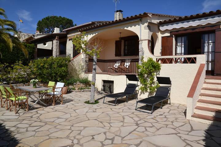 Casa rural para 6 personas, con Terraza y Jardín además de Piscina y Vistas en Baix Empordà