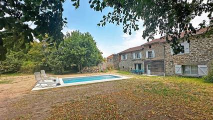 Gîte pour 8 personnes, avec piscine ainsi que jardin et terrasse à Bessines-sur-Gartempe