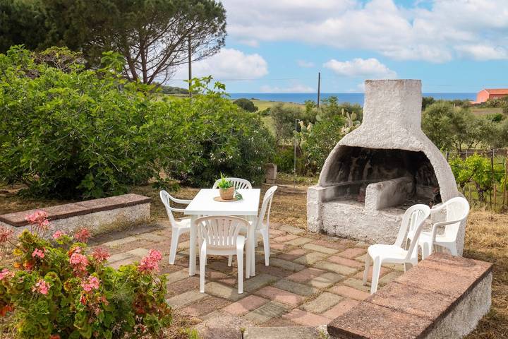 Entire apartment, Apartment 'Trilocale Lentischio Vista Mare 3' with Sea View, Wi-Fi and Air Conditioning in La Muddizza, Valledoria