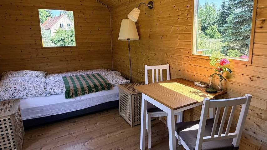 Ganze Ferienwohnung, Tiny Home „Zirkuswagen Grün“ mit Gemeinschaftspool, Garten und WLAN in Hetzdorf, Uckerland
