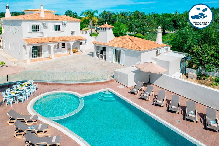 Villa para 16 pessoas, com terraço e jardim em Ferreiras