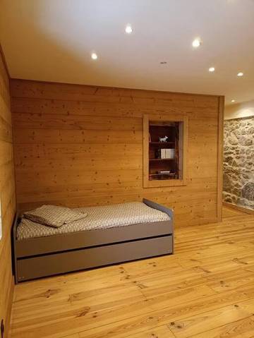 Gîte pour 10 personnes, avec vue ainsi que jardin et terrasse, animaux acceptés à Lullin