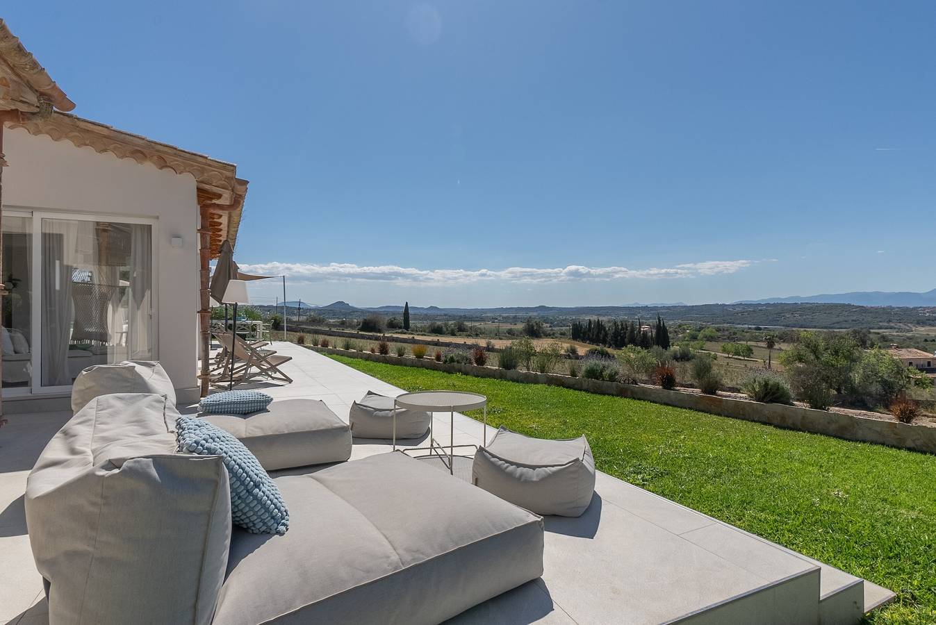 Casa Vacacional 'Luxury Finca Es Moli Pool Tennis' con Vista a la Montaña, Wi-Fi y Aire Acondicionado in Ariany, Interior de Mallorca