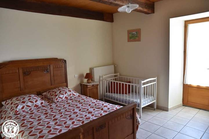 Location de vacances pour 8 personnes, avec terrasse et jardin à Tauves - 2