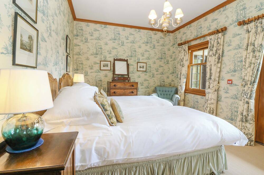 Creag Bhalg, with open fire in Braemar in Braemar, Cairngorms National Park