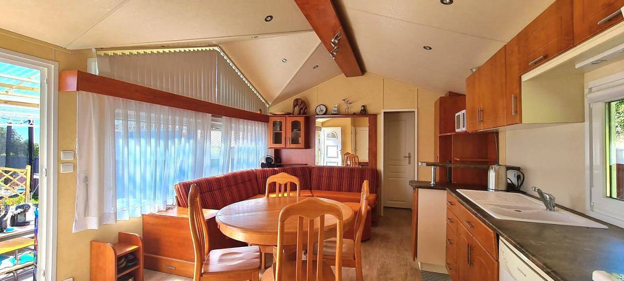 Joli Mobil-Home avec terrain terrasse 10min du Puy dufou in Sèvremont, Fontenay-le-Comte