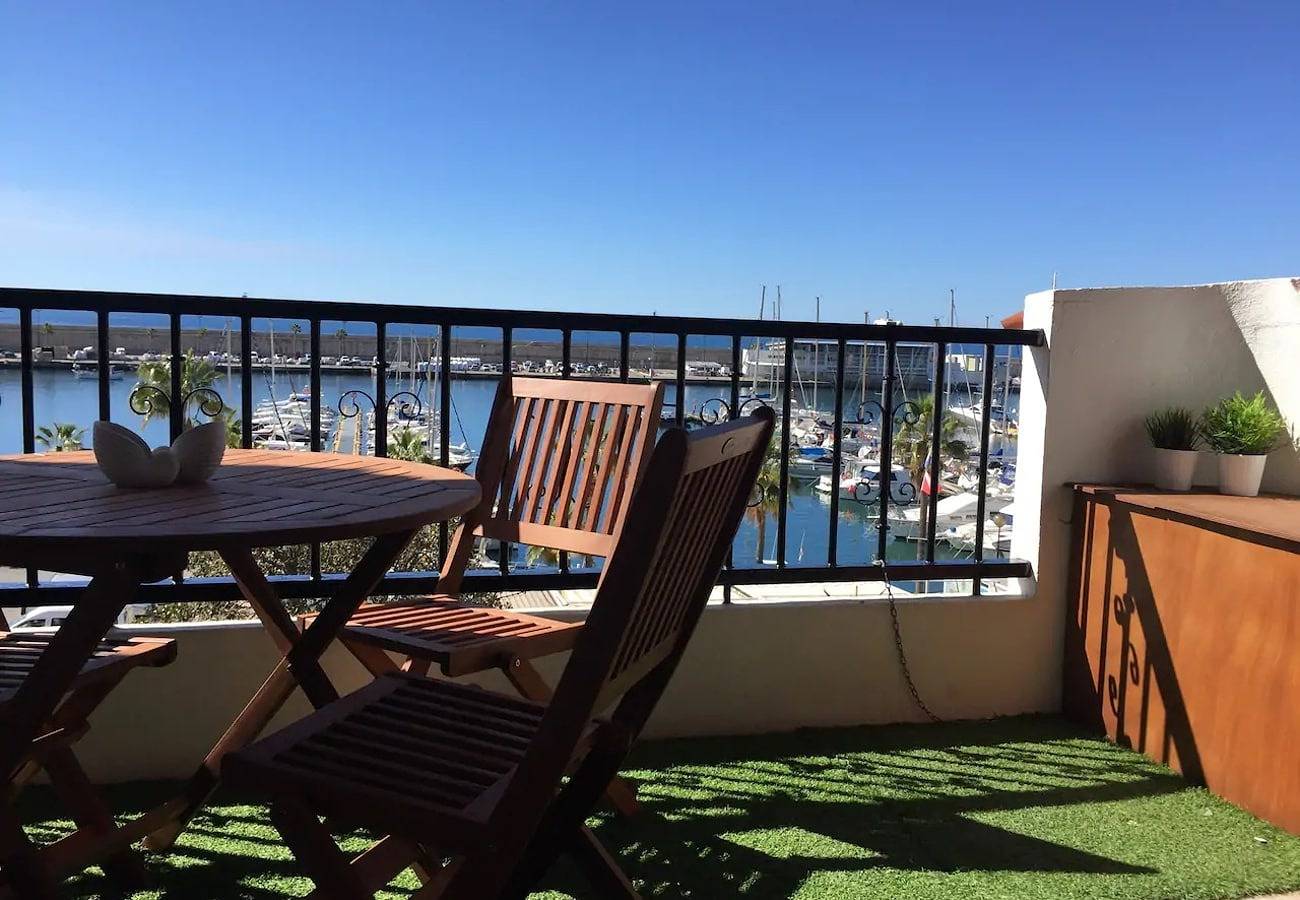 Ganze Wohnung, Ferienwohnung 'Vistas Al Puerto' mit Meerblick, Balkon und Wlan in La Vila Joiosa, Costa Blanca