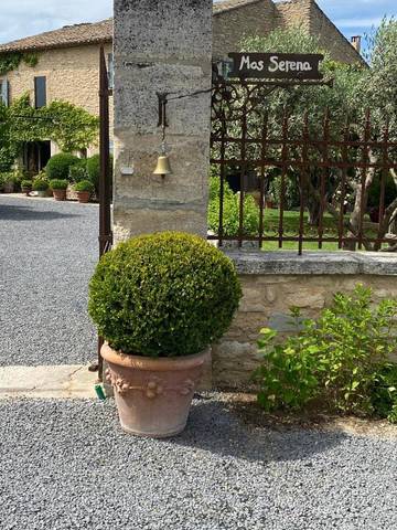 Gîte pour 2 personnes, avec piscine ainsi que jardin et vue, animaux acceptés à Ménerbes