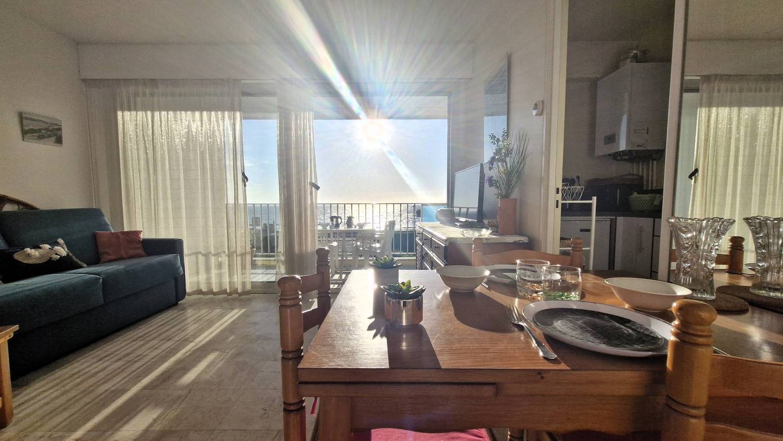 Appartement entier, Royan - un réveil face à la mer pour ce Studio au charme Rustique - Plage du Pigeonnier in Pontaillac, Royan