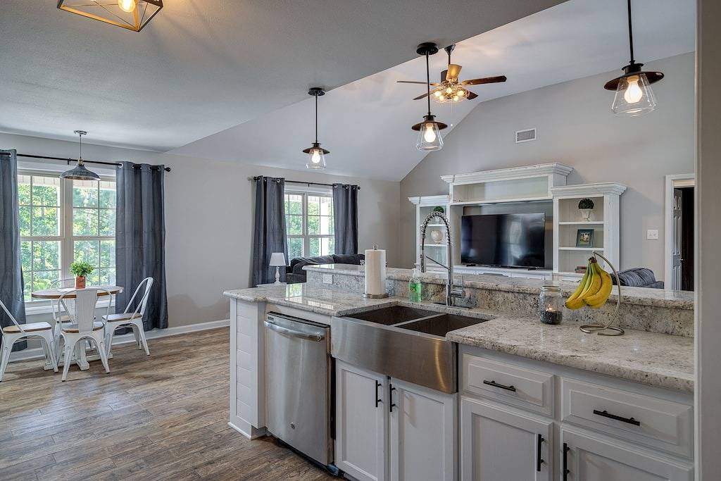 King Size Bed! Private Country Home - 3 Bed 2.5 Bath in Union Parish