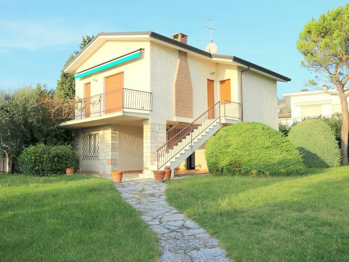 Casa vacanza per 4 persone, con Piscina e Vista lago a Bardolino