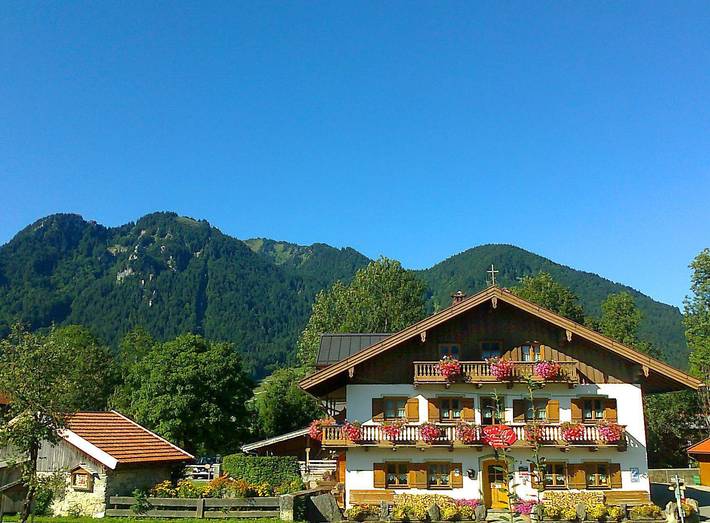 Ferienwohnung für 5 Personen, mit Balkon und Terrasse sowie Garten und Pool