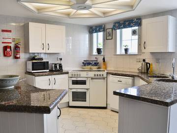 Holiday Rental for 10 People in Red Wharf Bay, Isle of Anglesey, Photo 3