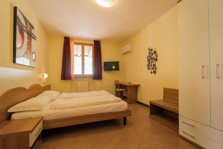 Ganze Wohnung, „Villa Imelda“ geräumige, helle Apartments, Garten oder Balkon, Seeblick in Limone sul Garda, Gardasee-Berge