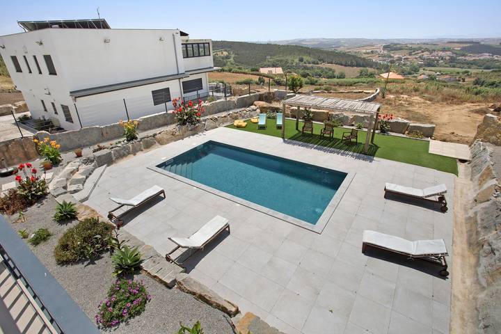 Ganze Wohnung, Zimmer 'Sun' mit Bergblick, Gemeinschaftspool und Wlan in Lourinhã, Lissabon Distrikt