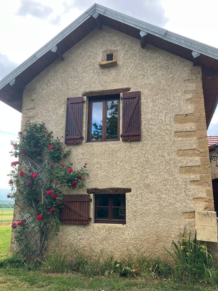 Gîte pour 5 personnes, avec jardin, animaux acceptés à Molamboz