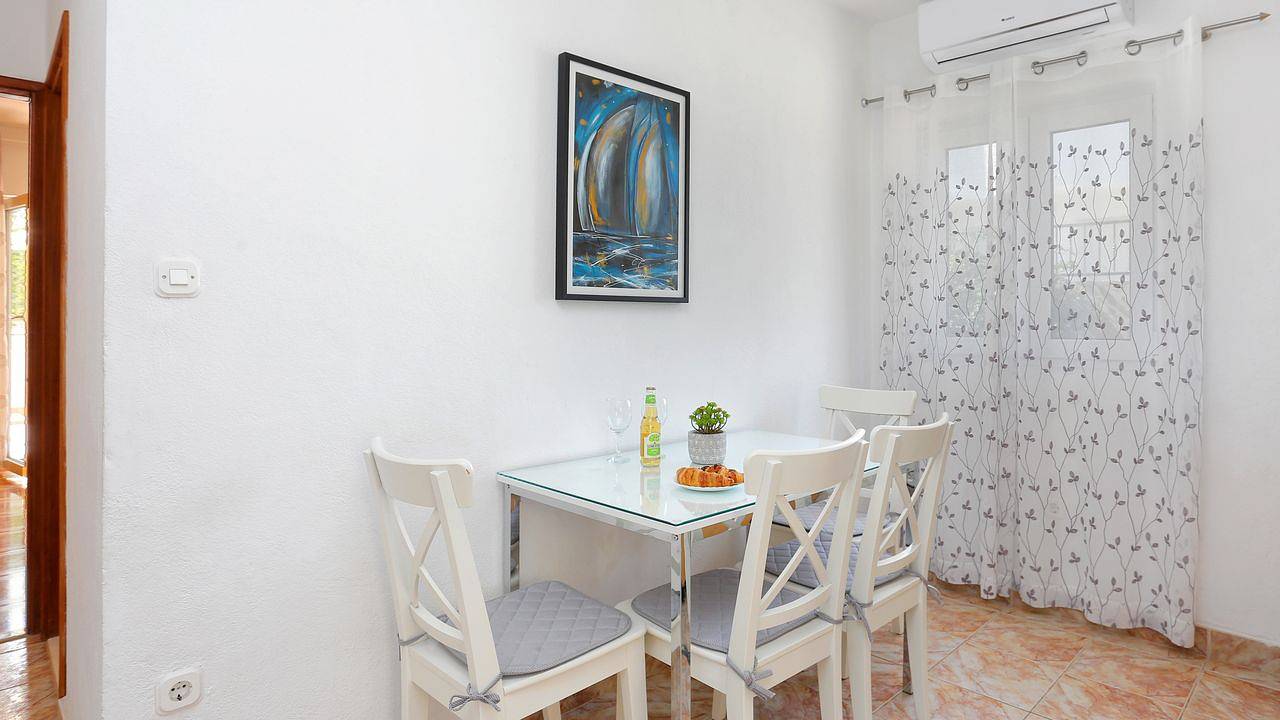 Ganze Ferienwohnung, Ferienwohnung für 4 Personen (36 m²) in Sevid in Sevid, Split-Dalmatien
