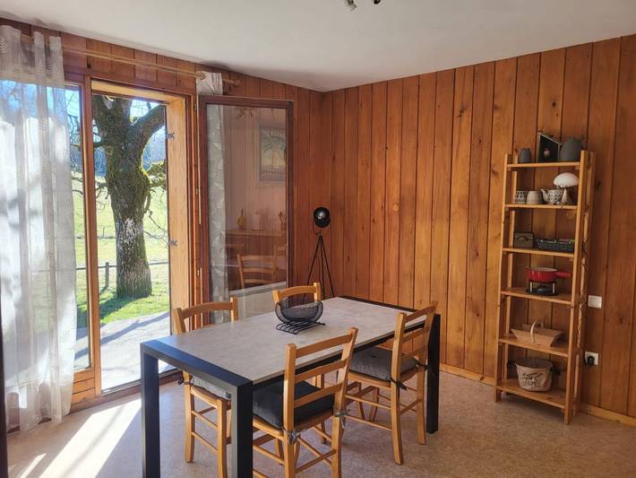 Gîte pour 3 personnes, avec Terrasse et Jardin dans Belvédère des 4 lacs