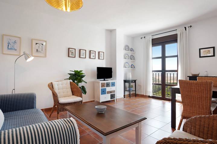 Apartamento 'Cobijadas75 Janda' con vistas a la montaña, balcón y Wi-Fi in Vejer de la Frontera, Costa de la Luz