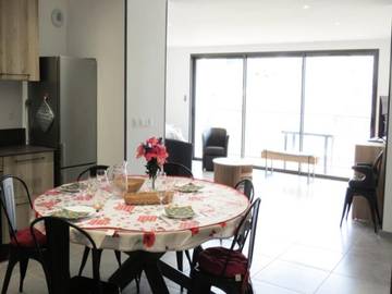 Gîte pour 8 personnes, avec balcon, adapté aux familles dans Office De Tourisme Des Albiez