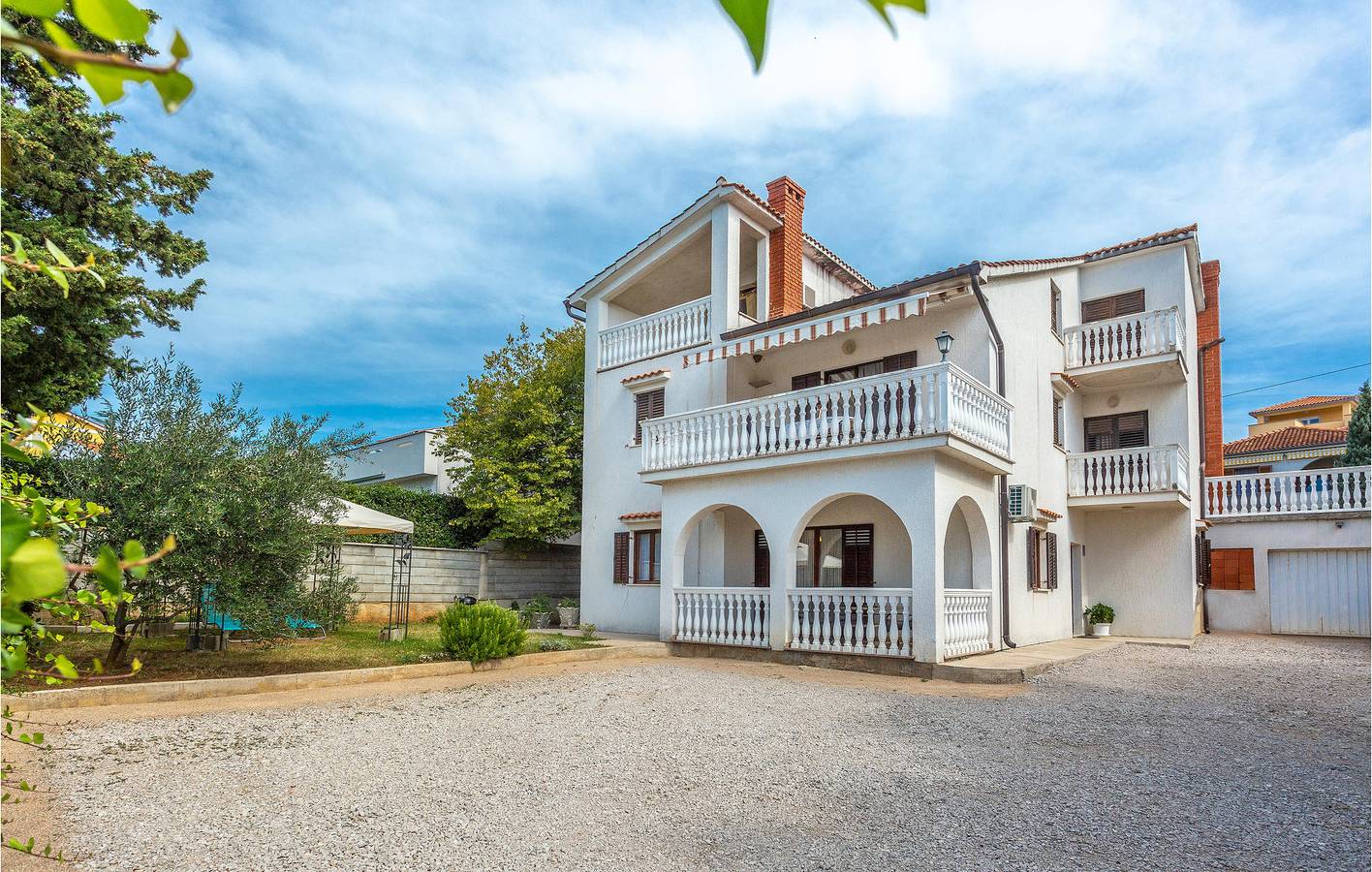 Ganze Ferienwohnung, Gemütlich, 2,5 km vom Strand entfernt: 71 m² große Wohnung mit Terrasse und Parkplatz in Omisalj, Krk