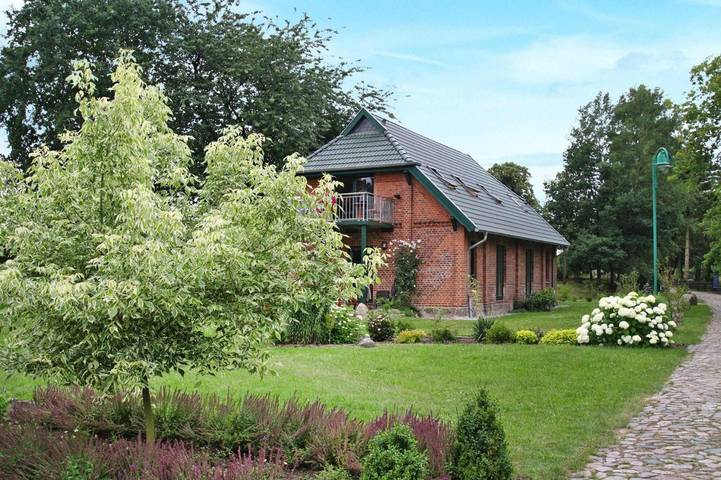 Ferienhaus für 10 Personen, mit Balkon und Garten sowie Sauna und Seeblick in Mecklenburg-Schwerin - 2