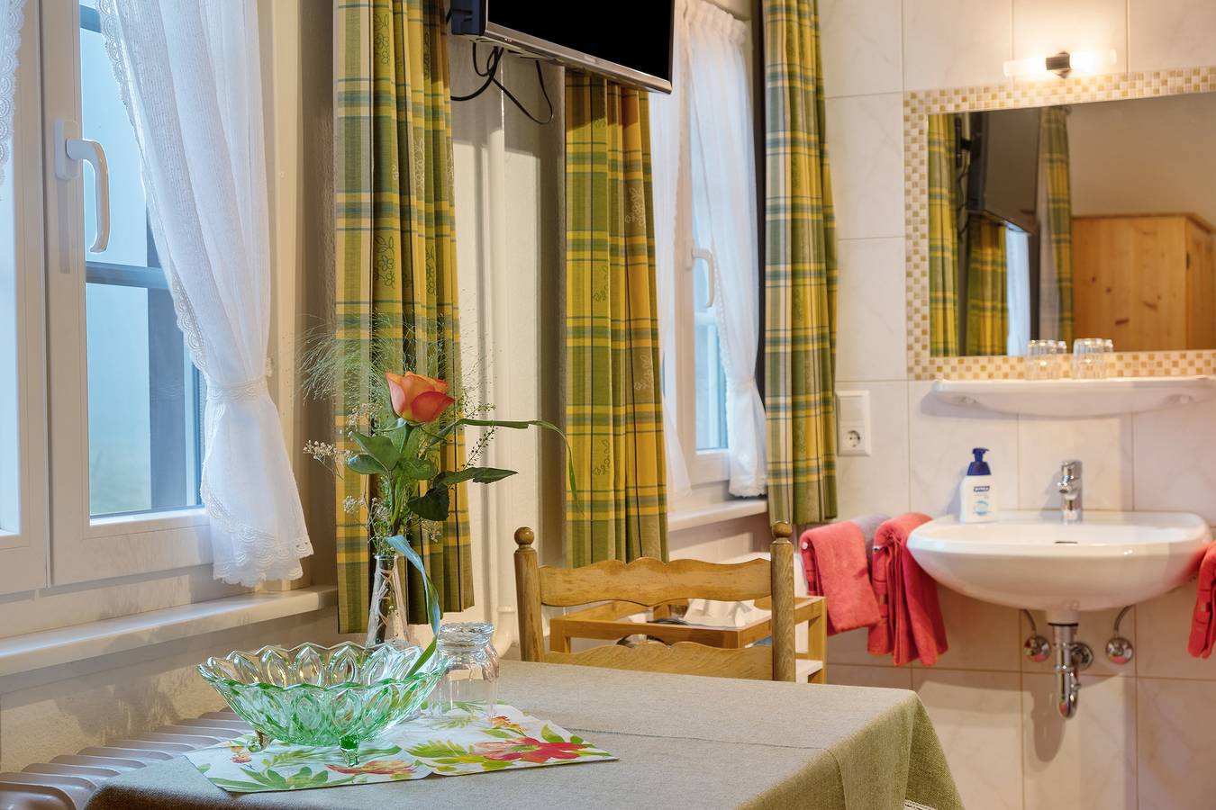 Zimmer '4 Mit Wc Und Dusche' mit Gemeinschaftsterrasse und Wi-Fi in Saig (Lenzkirch), Lenzkirch