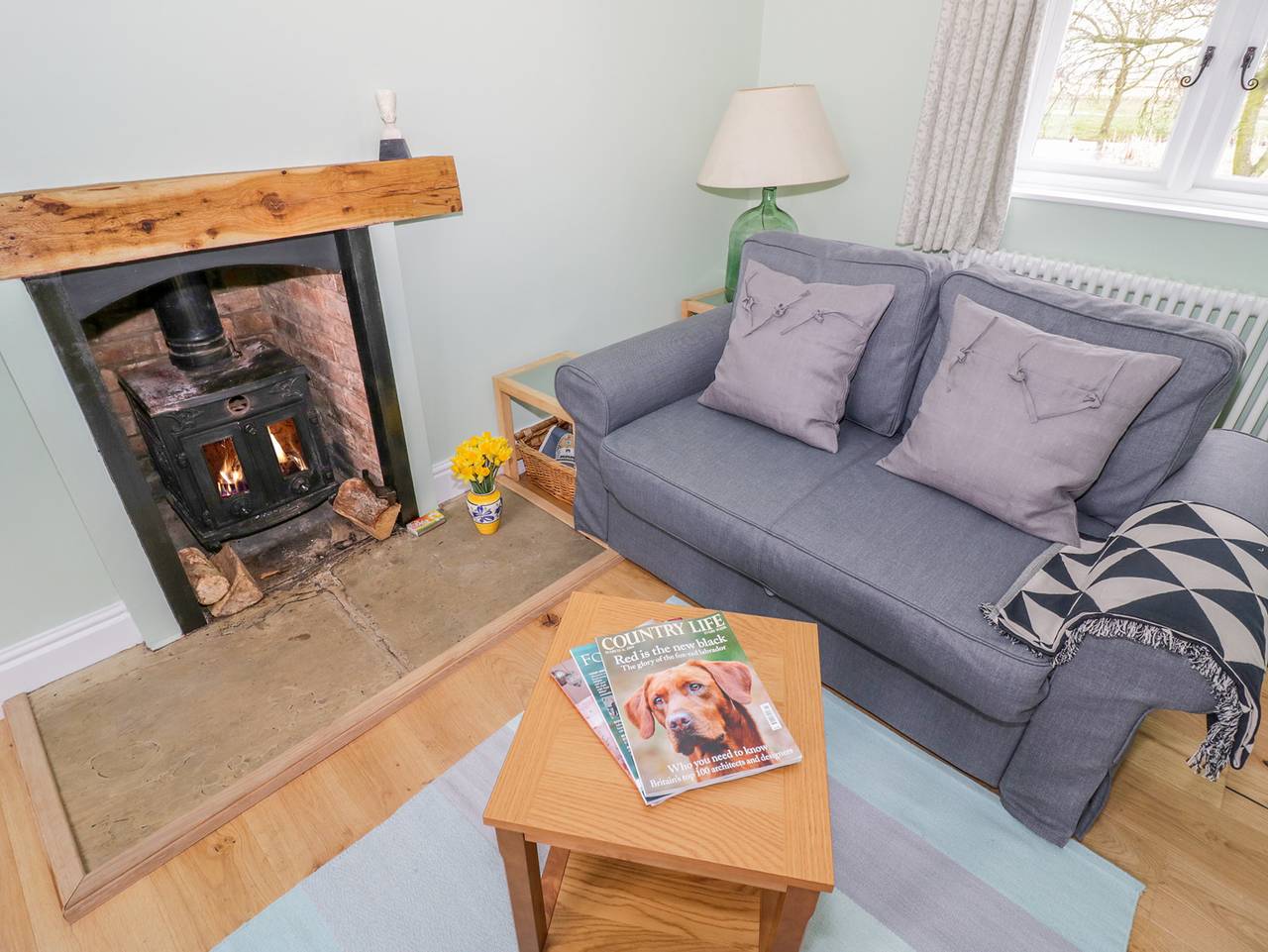 Wigrams Canalside Cottage in Napton on the Hill, Warwickshire