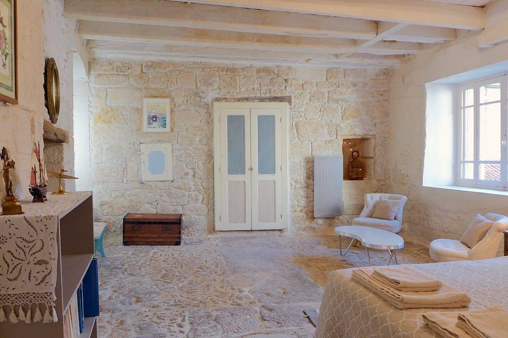 Designer Vintage House in Medieval Saint Cyprien, valley of the Dordogne. in Saint-Cyprien (Aquitanien), Périgord Noir