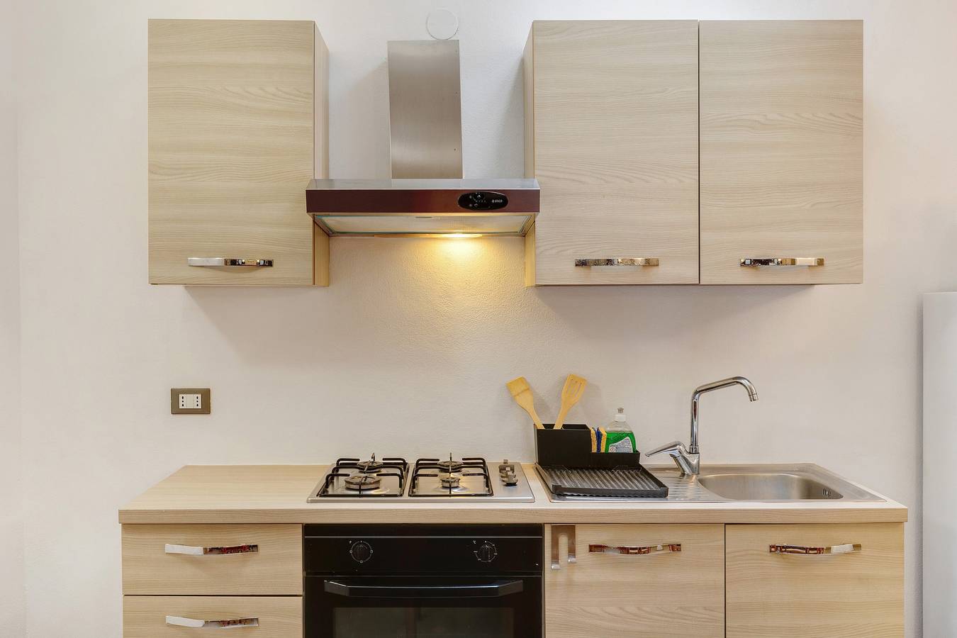 Geheel appartement, Appartement 'Casa Chicken2 - Mare, Monti en Bikers' met Uitzicht op Bergen, Gedeeld Zwembad en Wifi in Gorra, Finale Ligure Gemeente