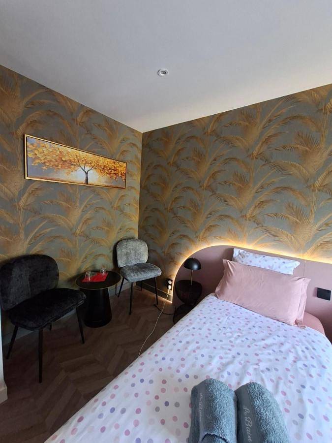 Location de vacances pour 2 personnes, avec terrasse et jardin à Lancieux - 2