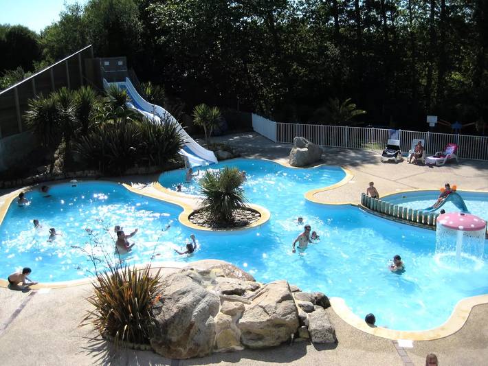 Camping pour 4 personnes, avec Terrasse et Piscine à Guidel