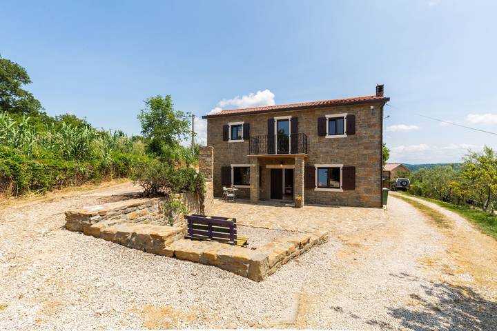 Ferienhaus für 6 Personen, mit Ausblick und Pool sowie Balkon und Garten in Koper - 2