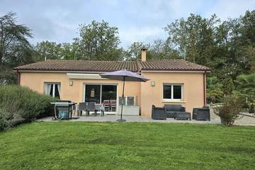 Gîte pour 5 personnes, avec jardin à Champcevinel