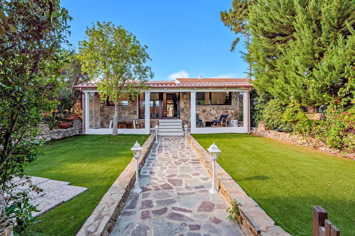Villa 'Ambra' avec terrasse privée, Wi-Fi et climatisation in San Teodoro, Olbia-Tempio