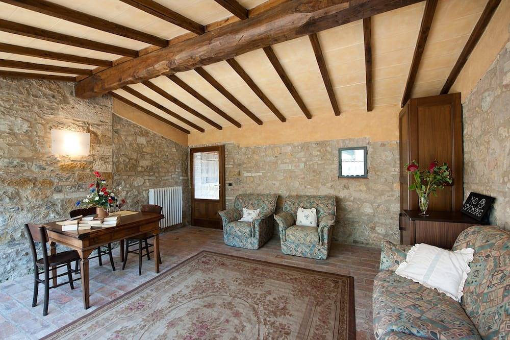 Ganze Wohnung, Charakteristisches Apartment im toskanischen Stil in einem historischen Bauernhaus aus dem 19. Jahrhundert in San Quirico d'Orcia, Orciatal