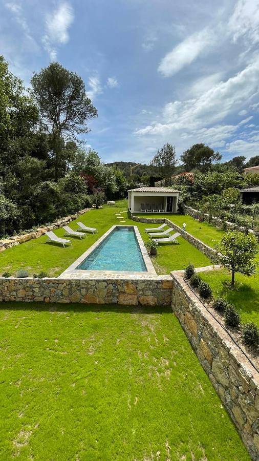 Chambre d’hôte pour 2 personnes, avec Terrasse et Jardin ainsi que Piscine et Vue