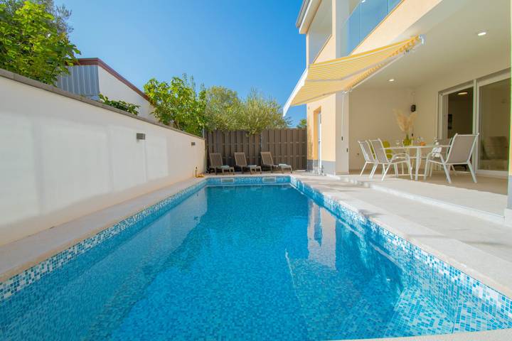 Ferienhaus für 10 Personen, mit Terrasse und Garten sowie Pool in Peroj - 3