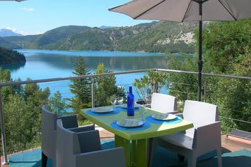 Cottage pour 6 personnes, avec terrasse à Saint-Julien-du-Verdon