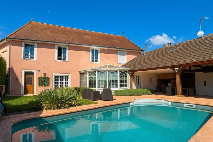 Location de vacances pour 15 personnes, avec Jacuzzi et Terrasse ainsi que Jardin et Piscine à Saint-Martin-d'Ablois