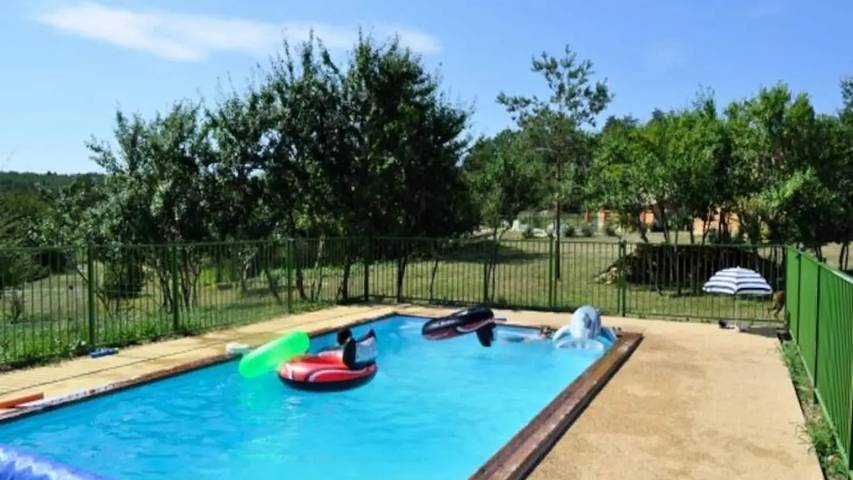 Gîte pour 15 personnes, avec jardin à Sorges - 3