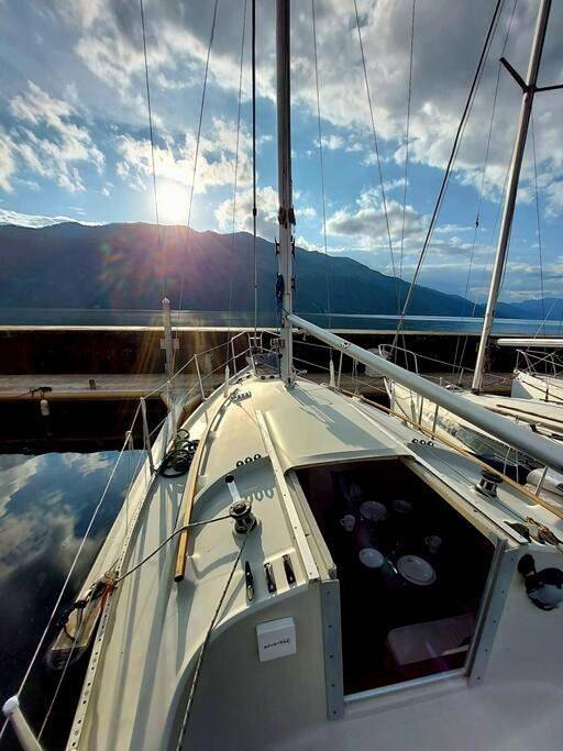 Bateau pour 3 personnes, avec vue ainsi que jardin et vue sur le lac