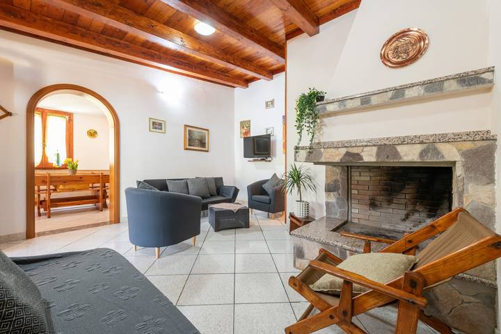 Villa 'Lidia Vicino al Mare' with Mountain View, Garden & Air Conditioning in Solanas, Comune di Sinnai