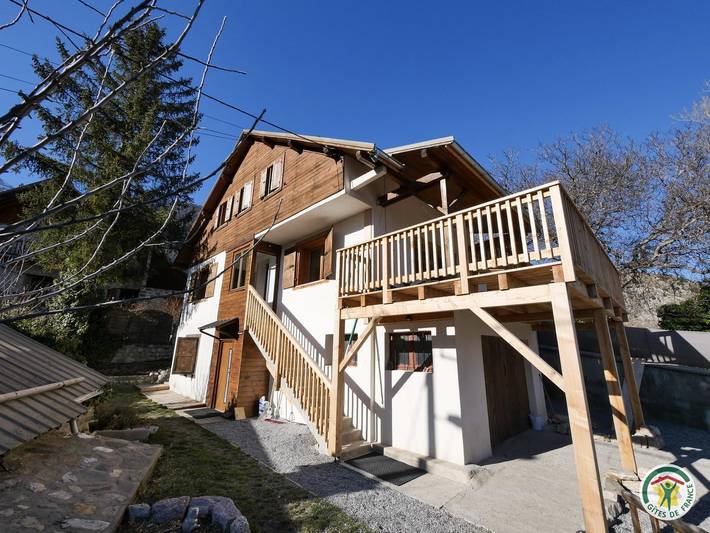 Gîte pour 8 personnes, avec terrasse et jardin à Saint-Martin-de-Queyrières