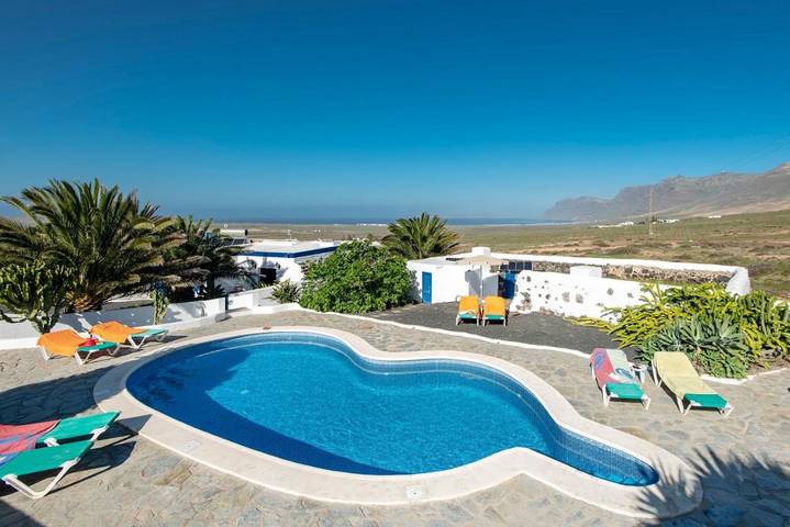 Casa rural para 4 personas, con Terraza y Jardín además de Piscina para niños y Piscina en Soo